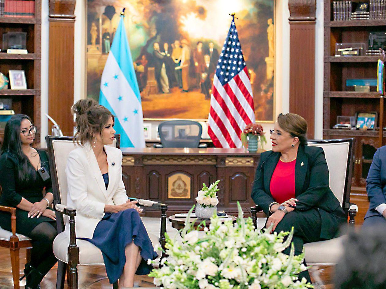 Xiomara Castro y Kristi Noem abordan protección de migrantes en EEUU y Honduras pide ampliación del TPS