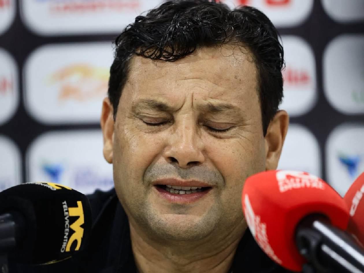 Jeaustin Campos se pronuncia sobre el fallo de Moura y esto dijo sobre el empate