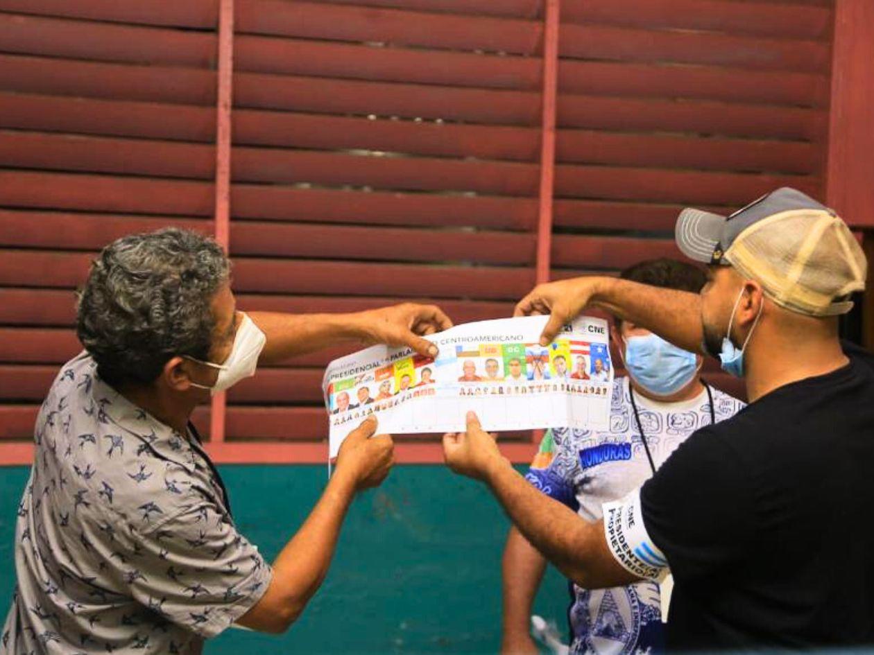 CNE dará primeros resultados a las 8:00 p. m. del domingo
