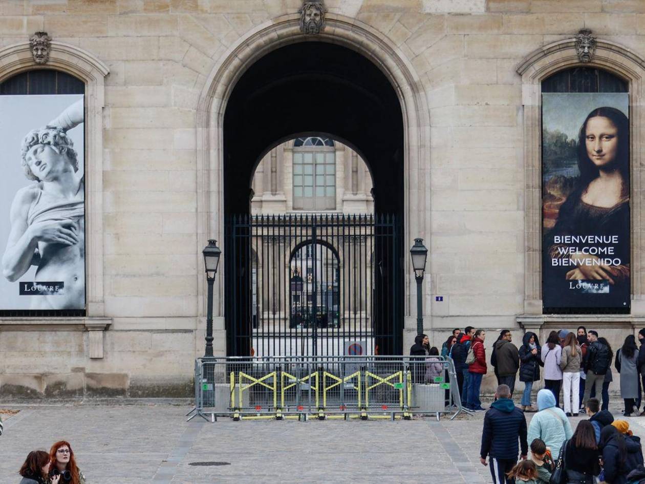 Los ladrones del Louvre perdieron una joya en su huida