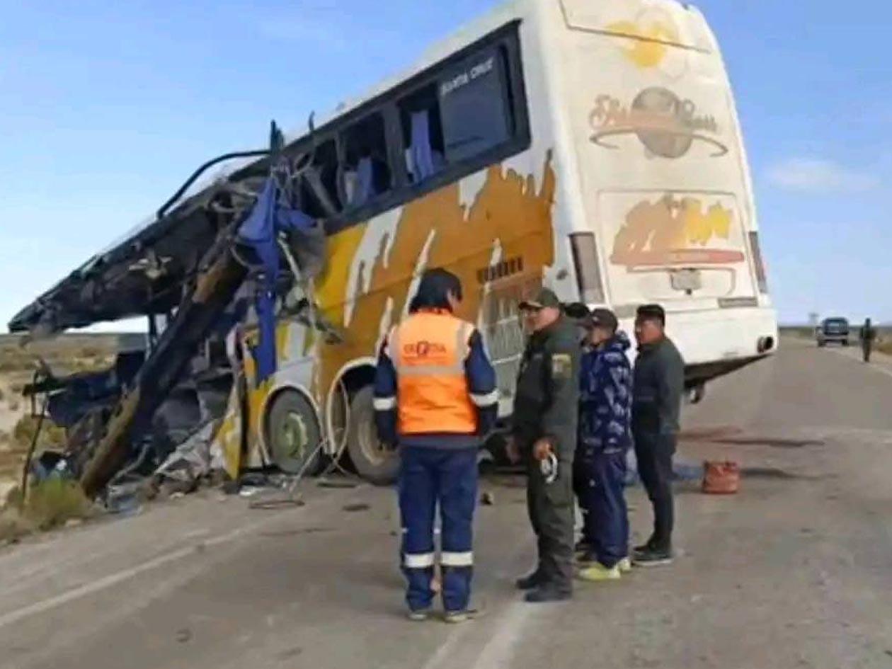 Choque de buses deja 37 muertos y 30 heridos en Bolivia