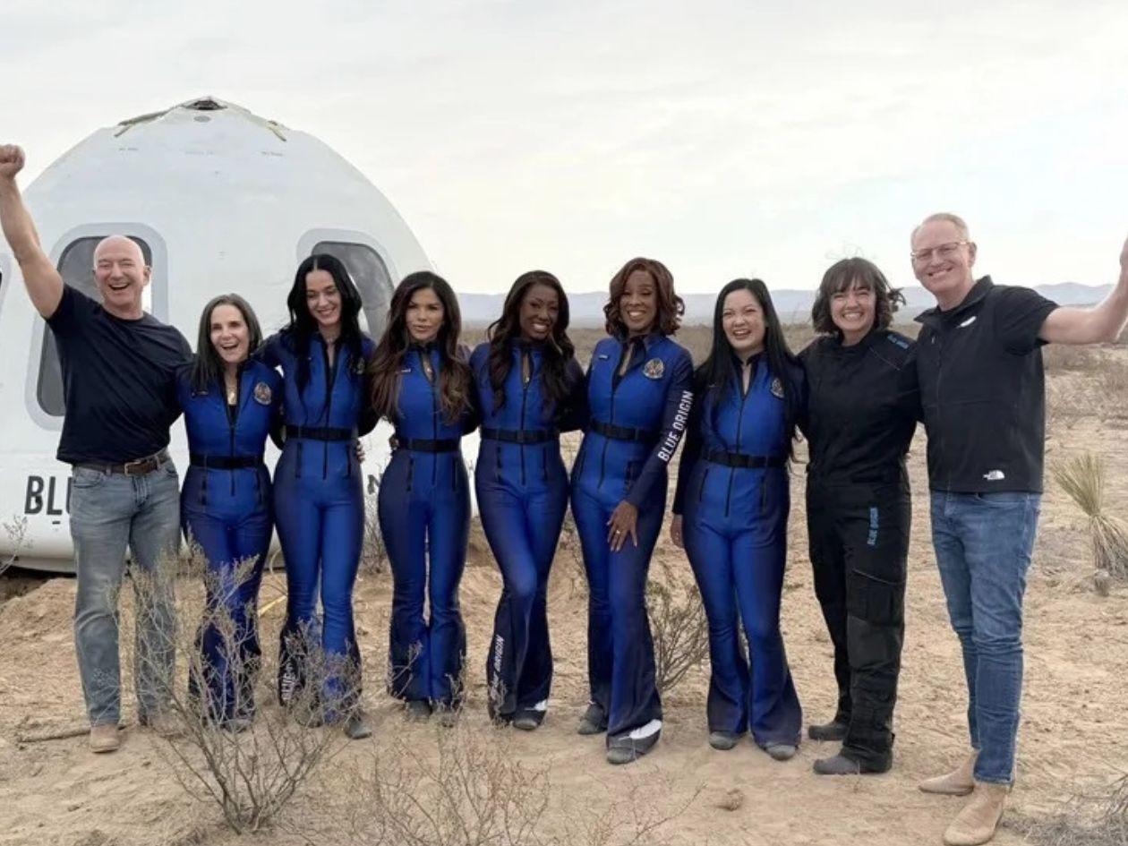 Esto fue lo primero que hizo Katy Perry al aterrizar de su viaje al espacio