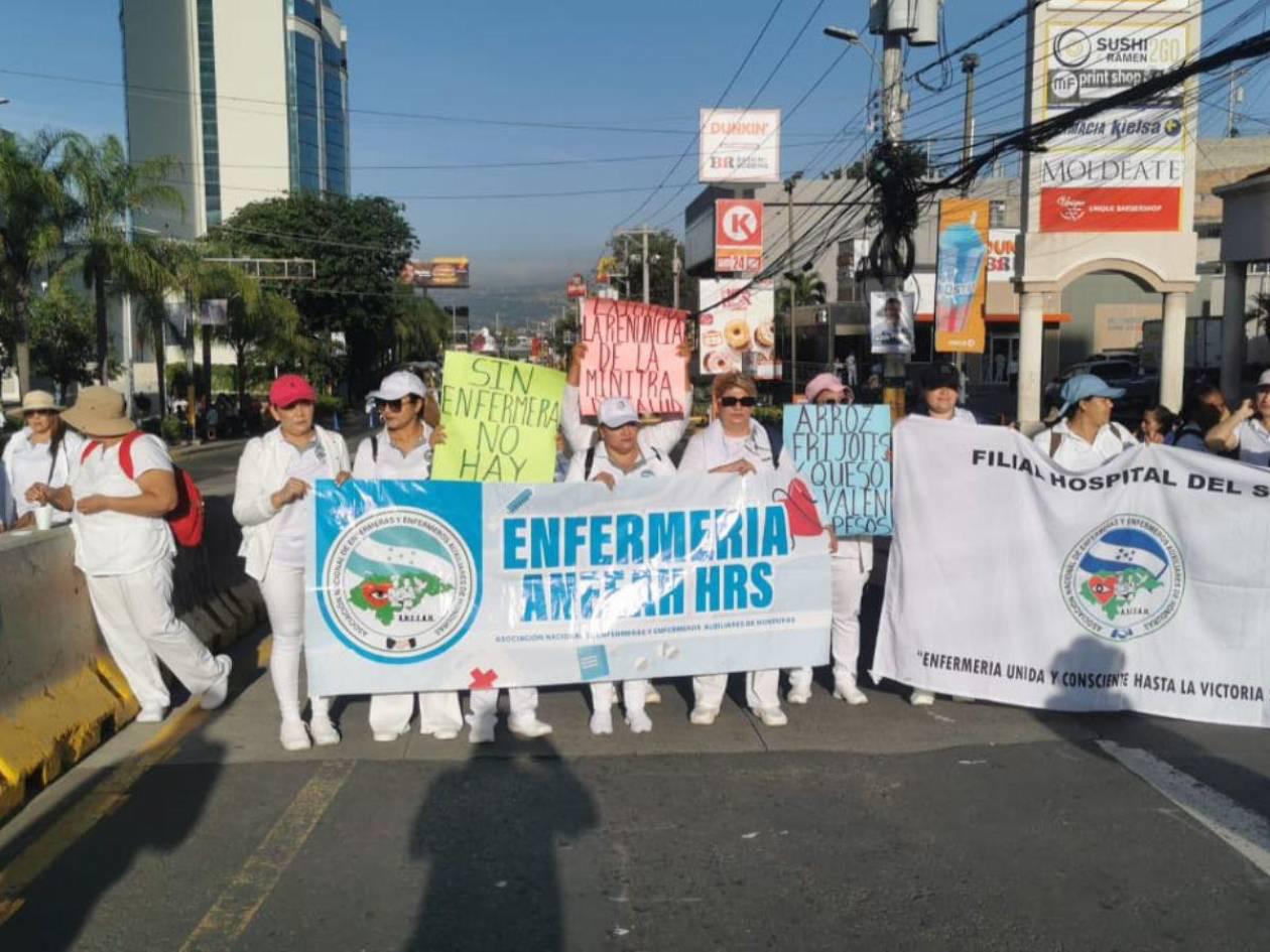 Enfermeras denuncian agresiones de la Policía y amenazas de colectivos de Libre