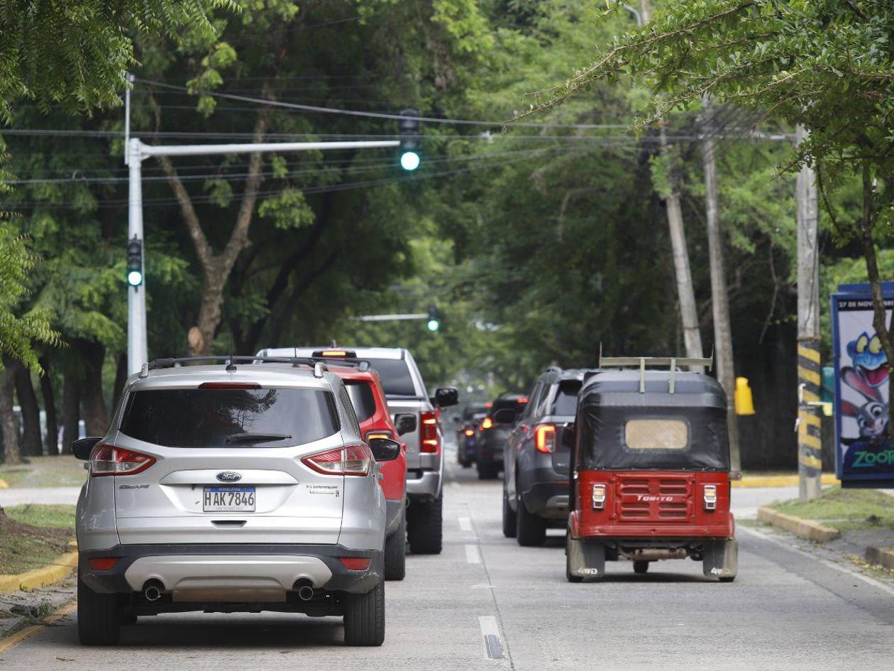 Con semáforos y cámaras en 30 cruces críticos San Pedro Sula camina a un cambio vial