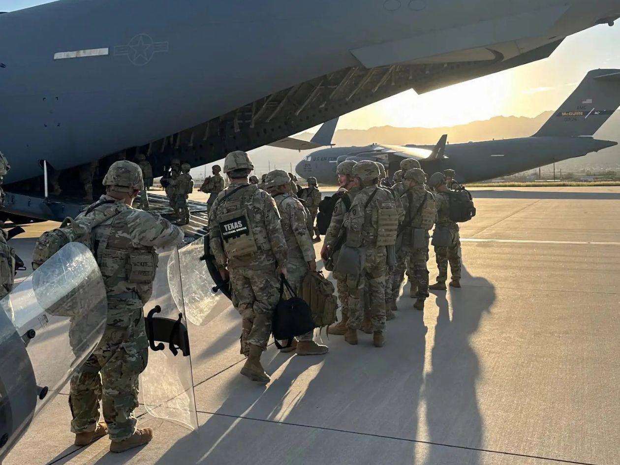 Texas envía a Chicago un grupo élite con trayectoria en la frontera con México