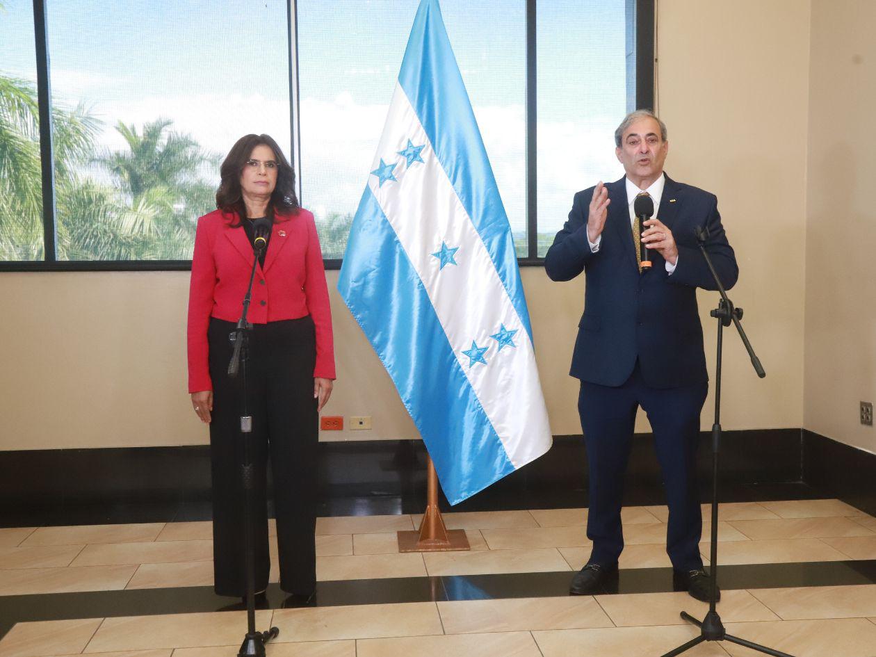 Rixi Moncada presenta a la CCIC su propuesta de “democratizar la economía” en Honduras