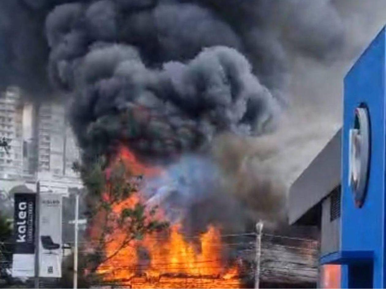 Incendio arrasa con famoso restaurante en Tegucigalpa