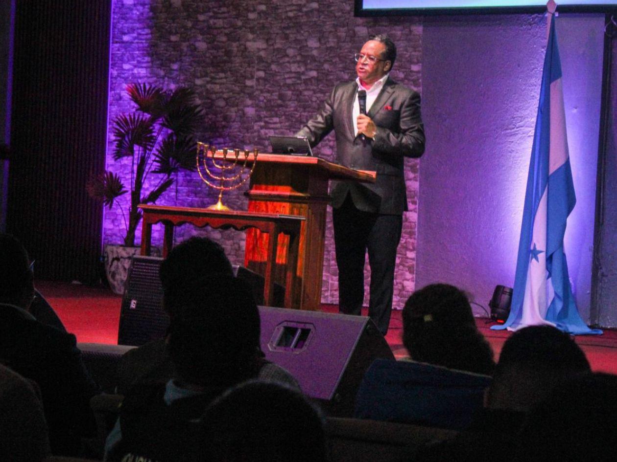 Iglesia realiza jornada de oración y pide por elecciones pacíficas y democráticas en Honduras