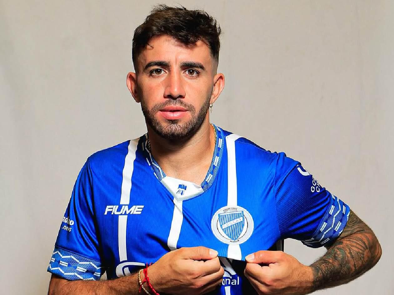 ¡Auzmendi debutó ante el campeón en la Liga de Argentina!