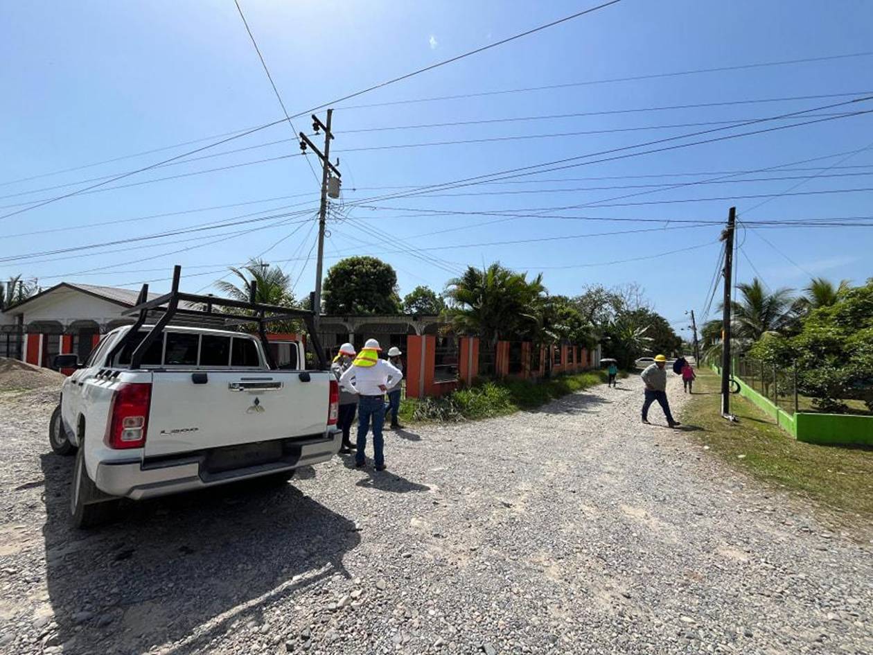 Cuatro días lleva la Enee buscando falla que provoca apagones en Atlántida