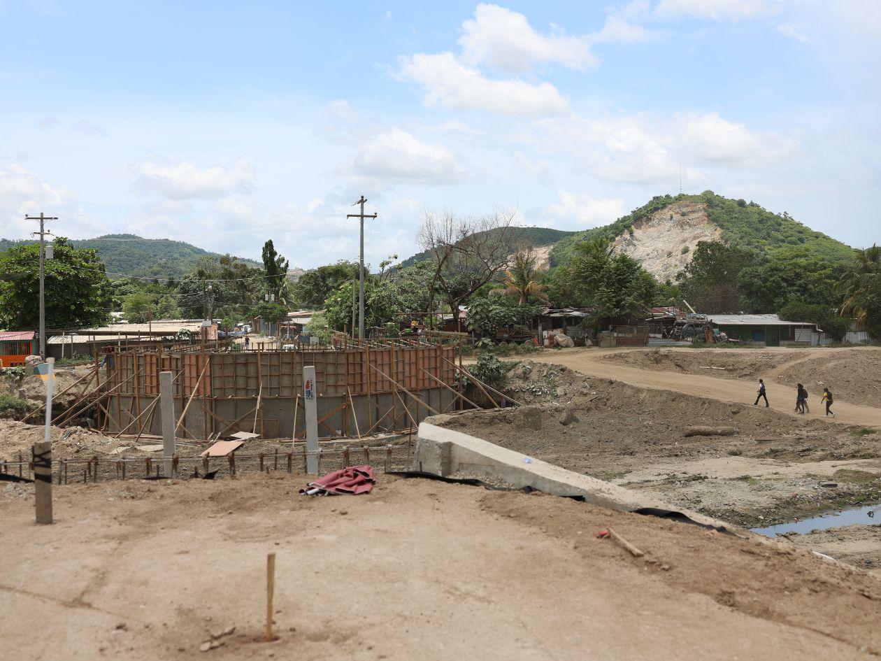 Atraso de la SIT en instalar puente Bailey obliga a construir vado en la Flor de Cuba