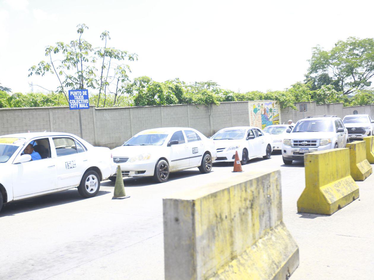 Más de 2,000 taxis operan ilegalmente en San Pedro Sula