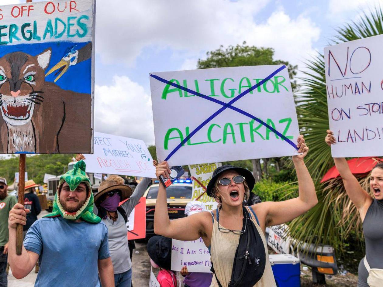 Petro exige a Trump el cierre de la cárcel migratoria 'Alligator Alcatraz'