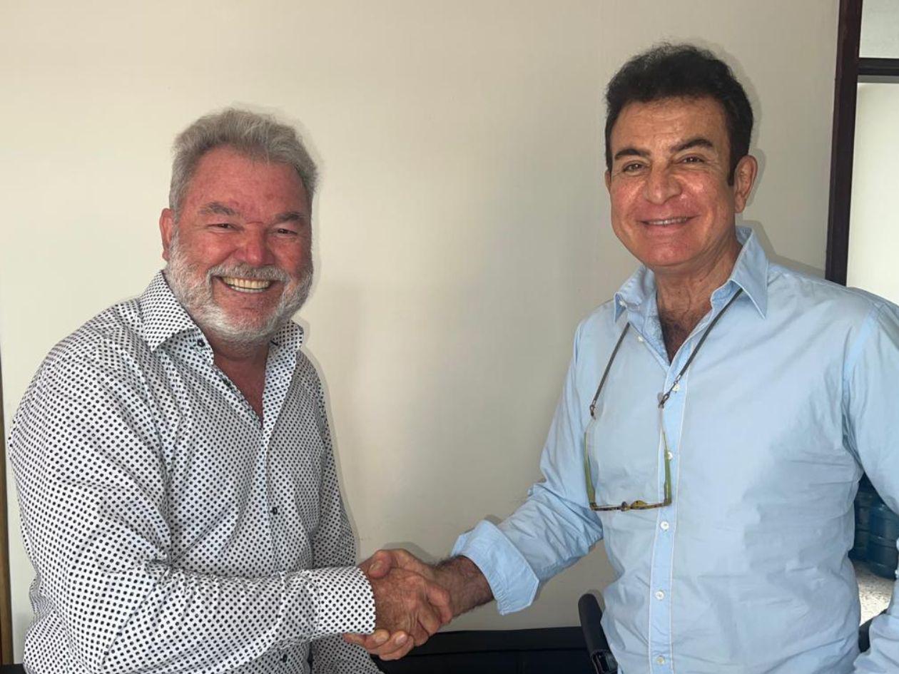 Roberto Contreras felicita a Nasralla por resultados en primarias