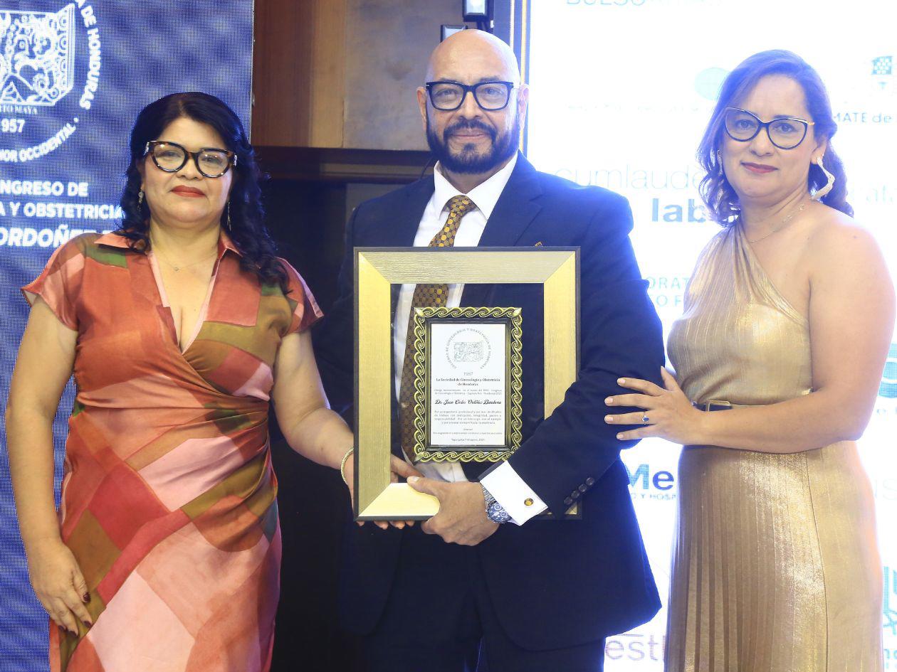 Rinden homenaje a la trayectoria del Dr. Juan Carlos Ordóñez