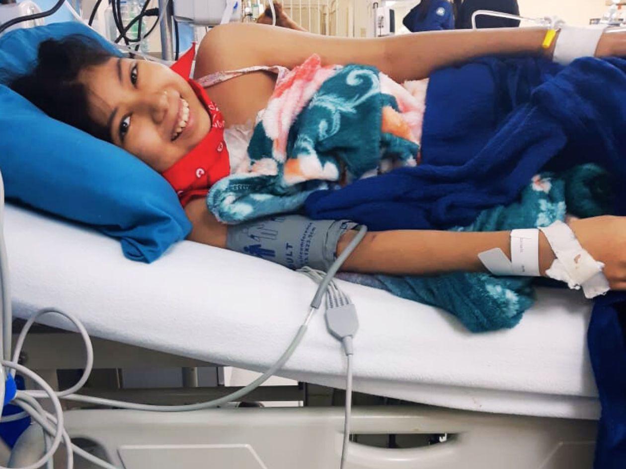 Ayudemos a Dana, la niña que sueña con vencer al lupus y volver a pintar