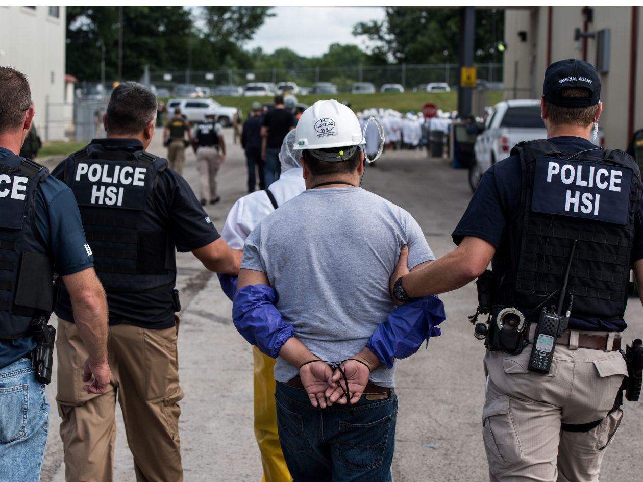 Las ciudades más latinas de Florida ceden a presiones para perseguir indocumentados