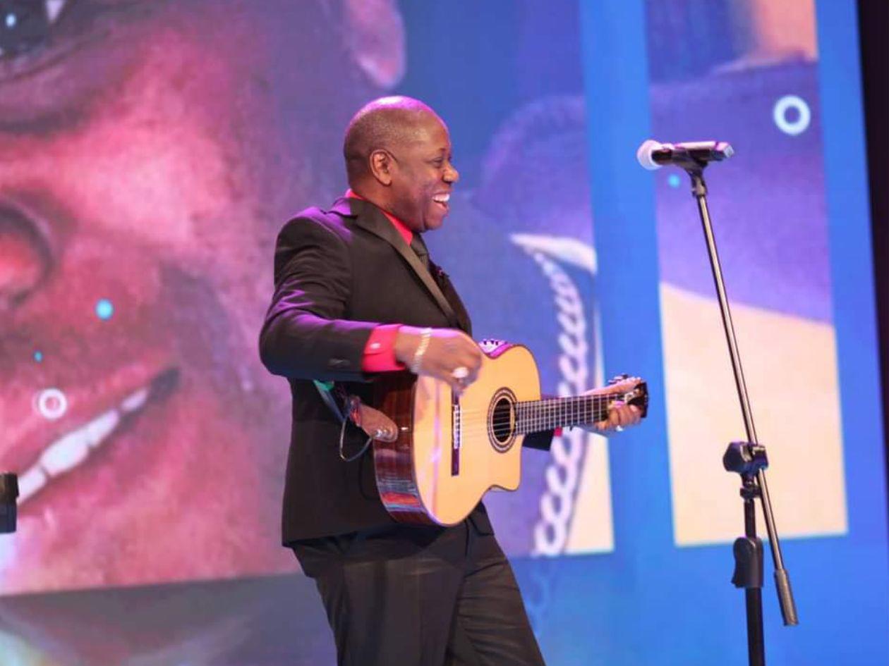 Canciones de Aurelio Martínez Suazo: sus mayores éxitos