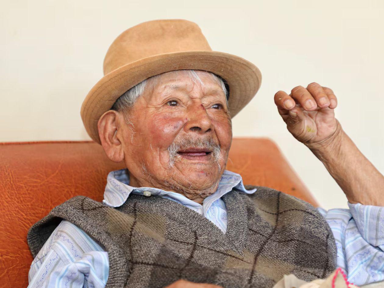 Hombre cumple 125 años y sería el más longevo de la historia; ¿cuál es su secreto?