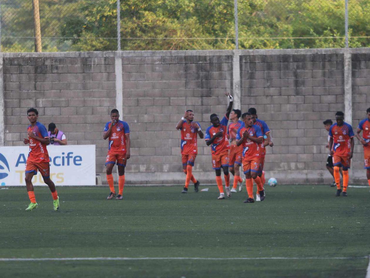 Lobos UPNFM derrota con polémica a Génesis PN en la jornada 1 del Apertura 2025