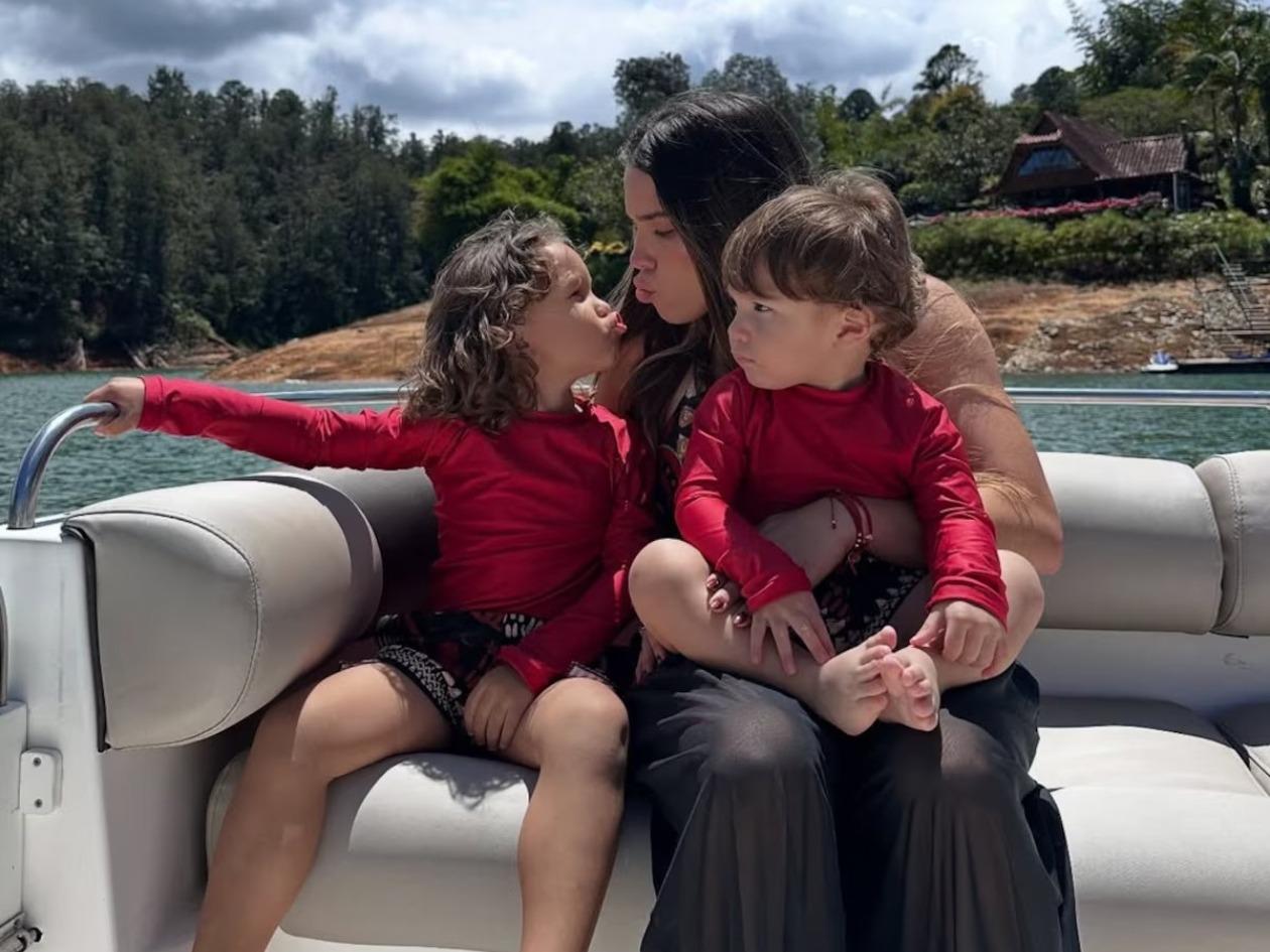 ¿Cuántos hijos tienen Cara y Beéle y de qué edad?