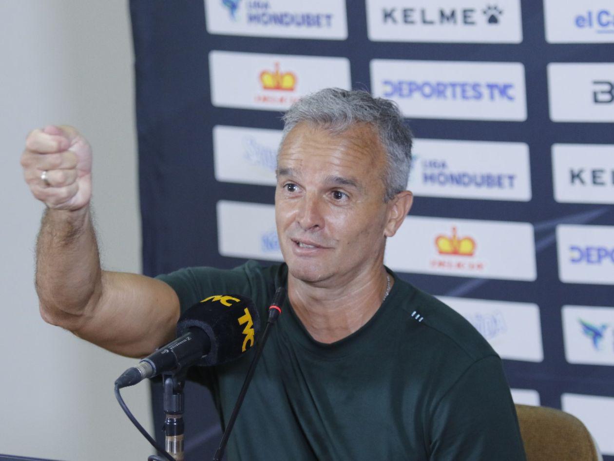 Lavallén aclara su expulsión y asegura que la derrota fue por un error arbitral