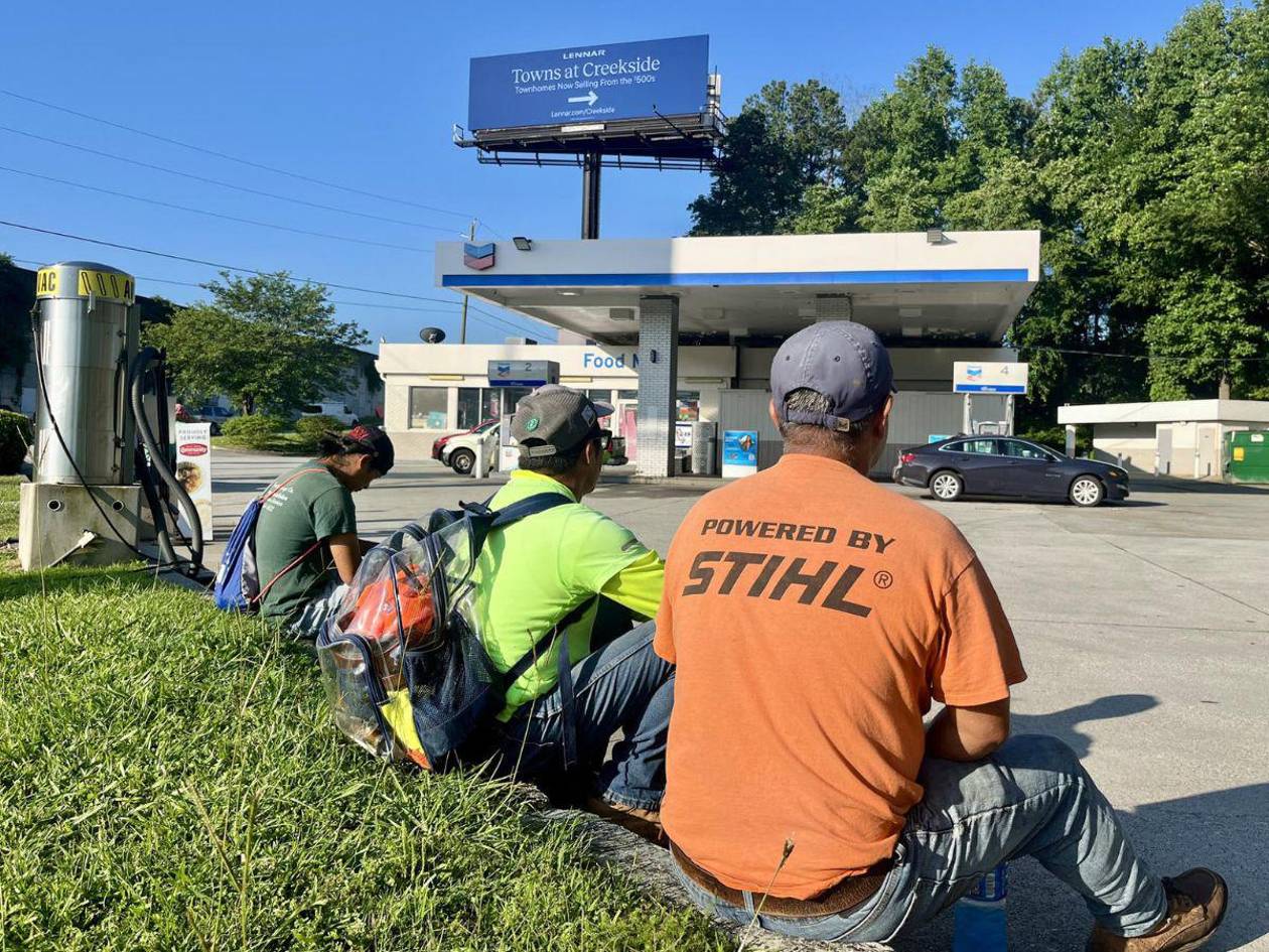 ICE detiene a 84 migrantes en un hipódromo en Luisiana