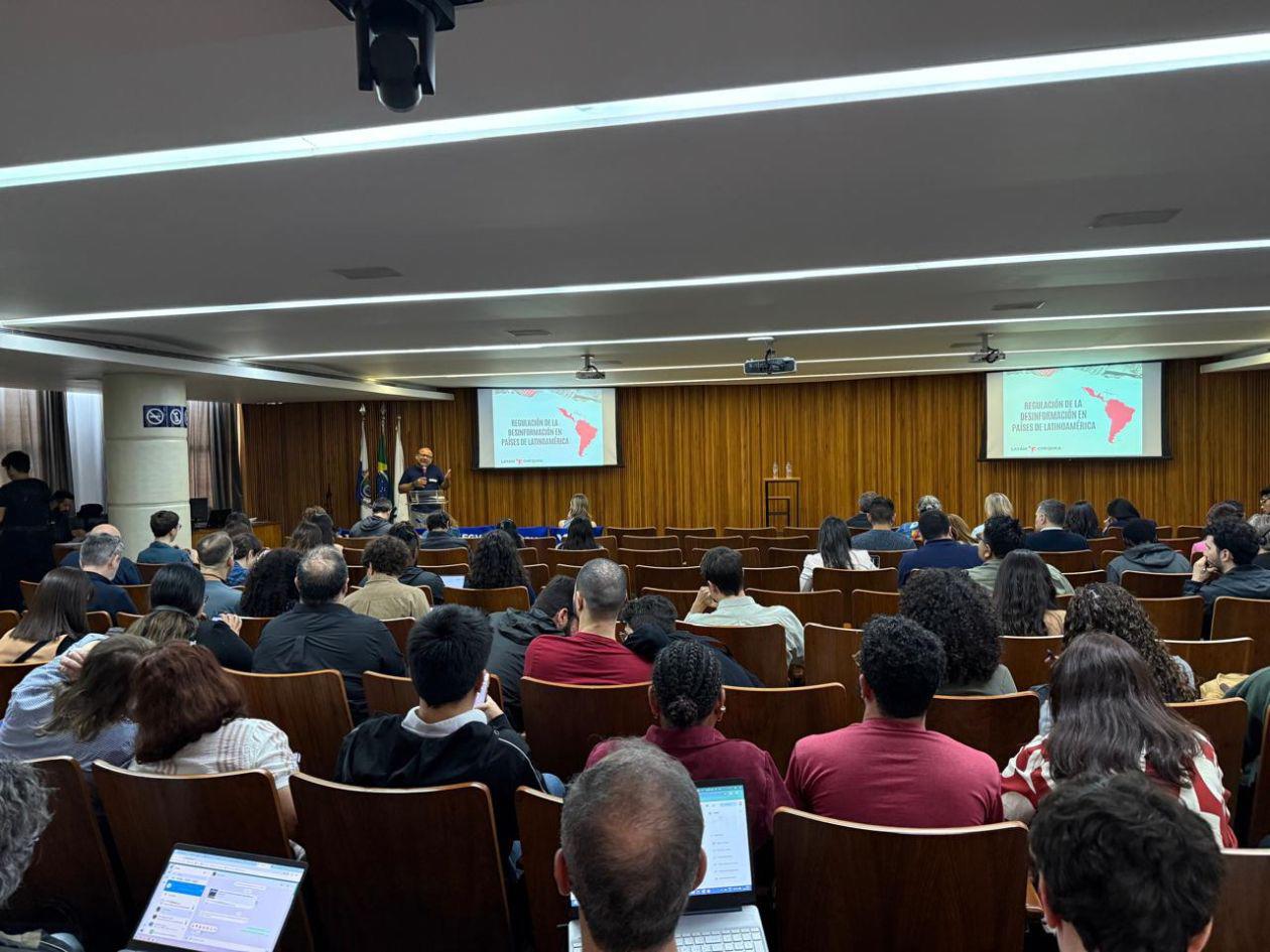 LatamChequea alerta que recortes, leyes y cambios en plataformas amenazan la verificación de datos