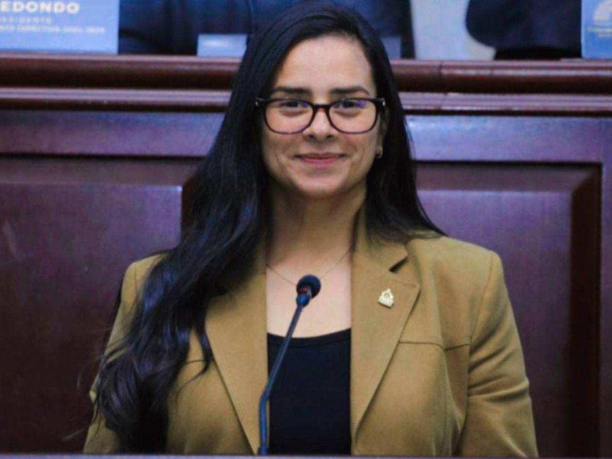 Isis Cuéllar solicita permiso y niega señalamientos tras escándalo en Sedesol