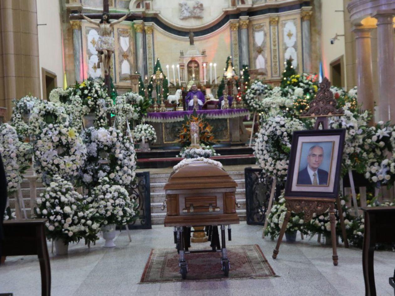 Misa de cuerpo presente por don Emilio Larach en la Basílica de Suyapa