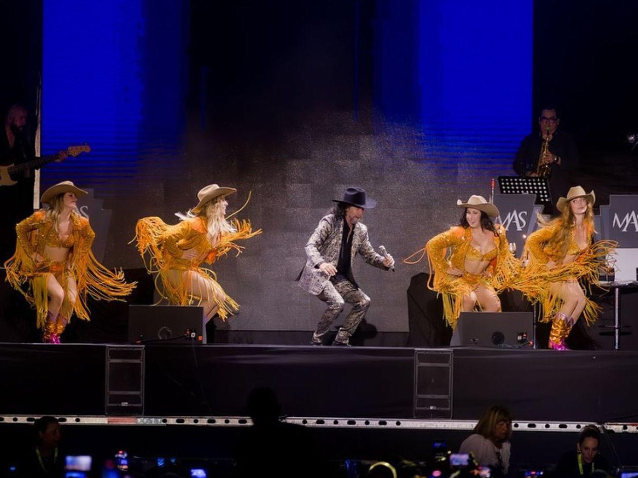 Marco Antonio Solís sorprende en concierto al bailar “Not like us” de Kendrick Lamar