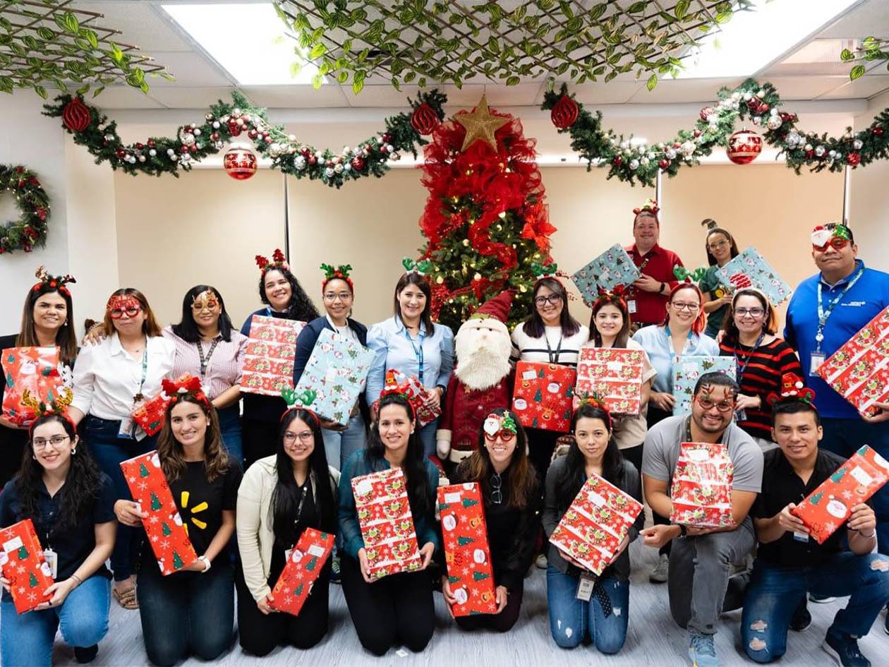 Walmart comparte la magia de la Navidad con niños viviendo en hogares de beneficencia