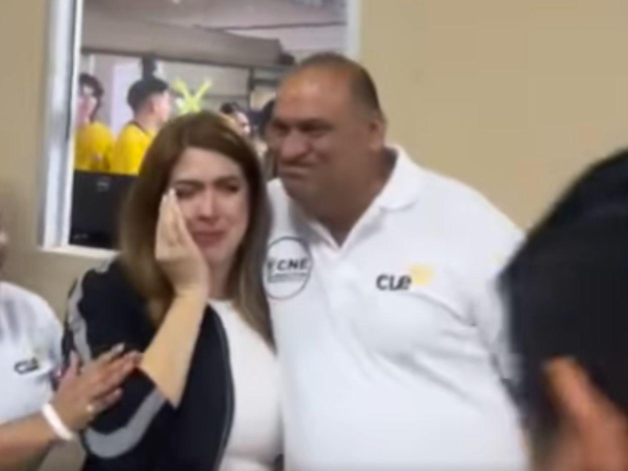 Cossette López rompe en llanto en Centro Logístico del CNE