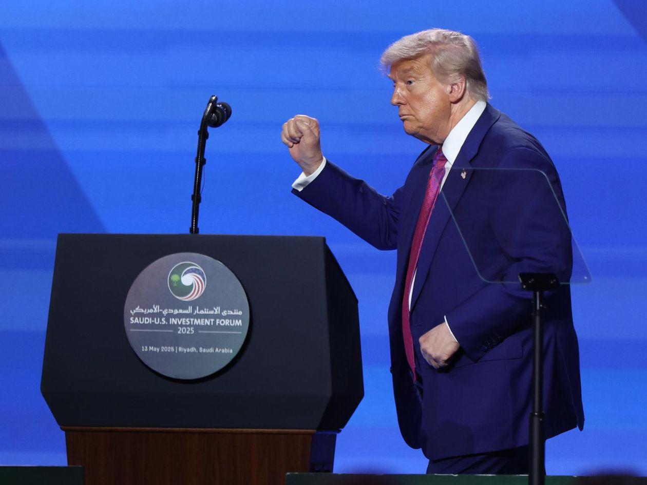 Jueza respalda a Trump en el uso de una ley de guerra para expulsar a migrantes