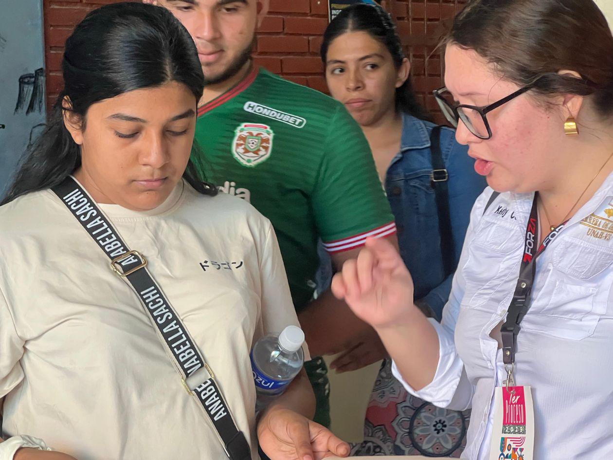 Unah Cortés recibe a 2,759 jóvenes en jornada de aplicación de la Phuma 2025