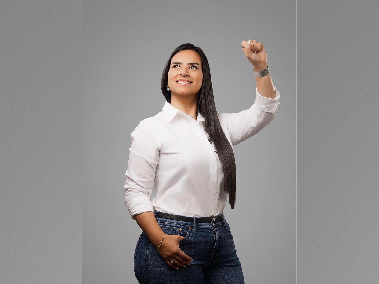 Primera en la papeleta: Isis Cuéllar intensifica su campaña pese a informe del TSC