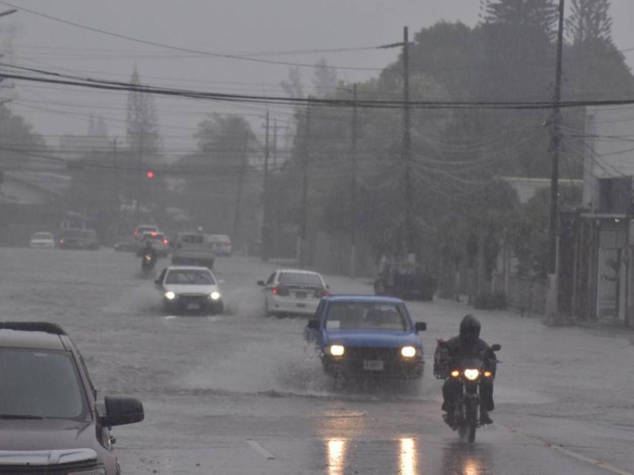 Lluvias intensas este jueves en varias regiones del país