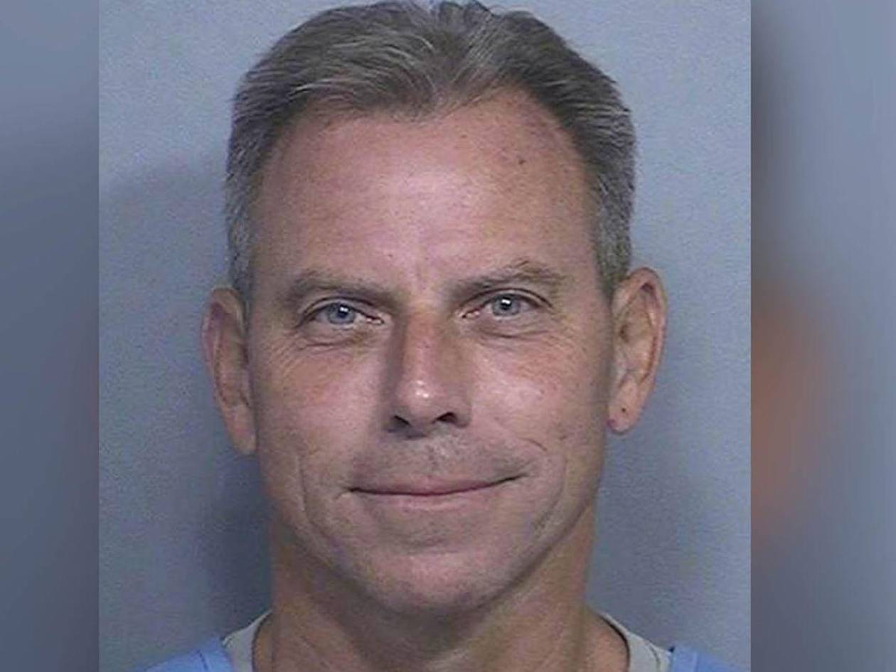 Hospitalizan a uno de los hermanos Menéndez por cálculos renales graves