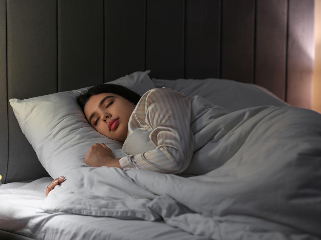 ¿Por qué las mujeres necesitan dormir más que los hombres?