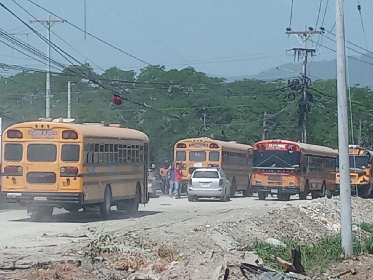 Transportistas de Los Cármenes paralizan las unidades ante ola de asaltos