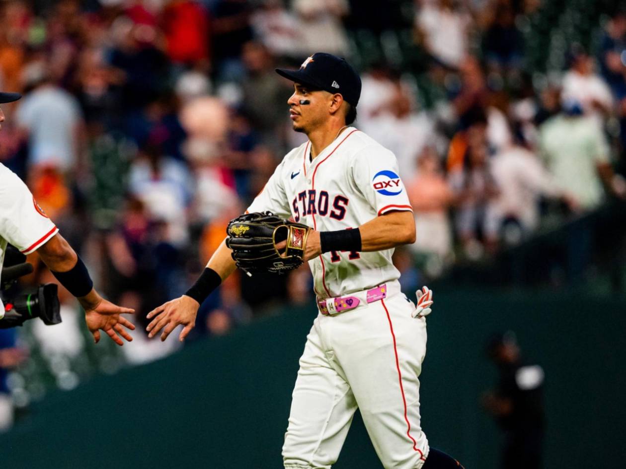 Astros de Houston vencen a los Texas Rangers con Mauricio Dubón en cancha
