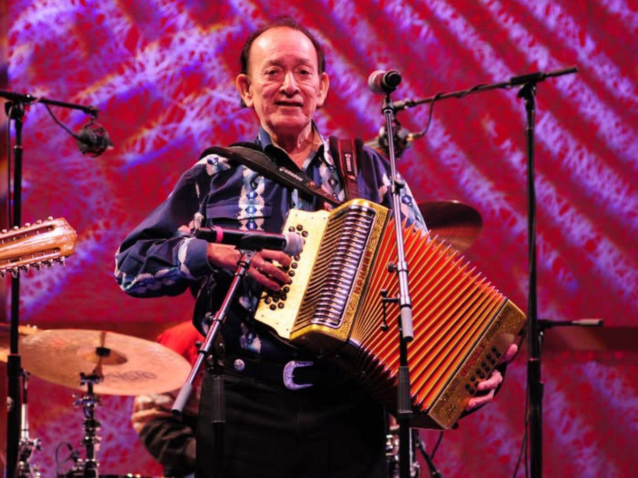 El pionero de la música tejana, Leonardo 'Flaco' Jiménez, muere a los 86 años