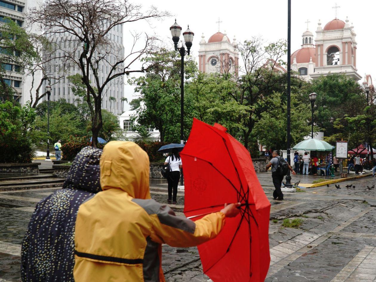 Ingresa onda tropical a Honduras: ¿en qué zonas habrá lluvias este lunes?