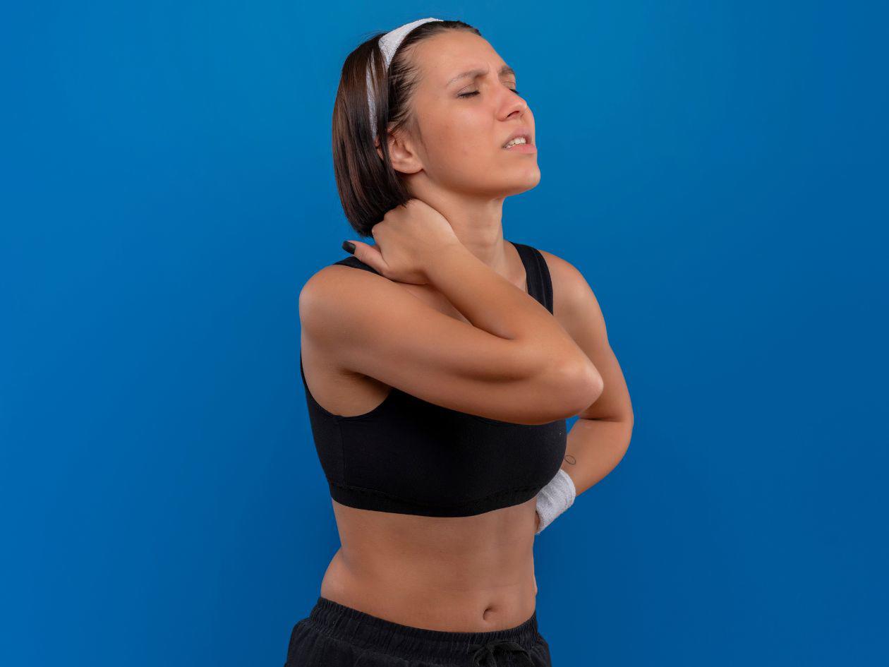 ¿Qué consecuencias tiene crujir el cuello de manera frecuente?