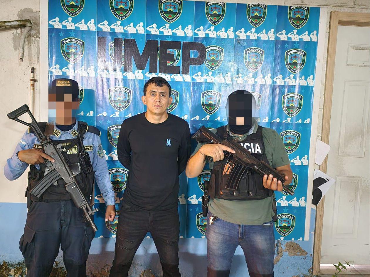 Lo capturan con ocho fusiles AK-47 en El Progreso