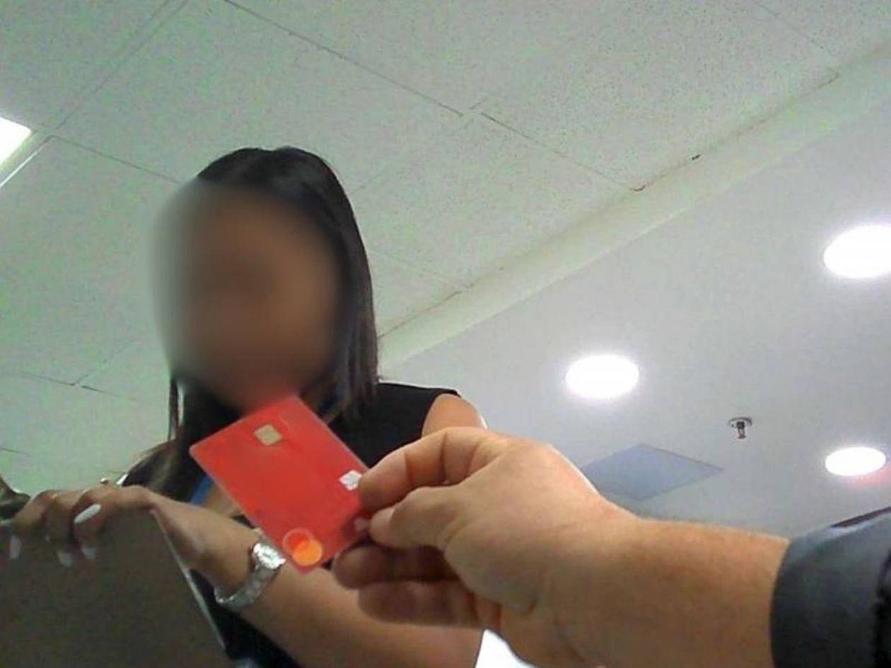 Lo único que les interesa es hacer el cobro con tarjeta, así se endeudan las personas y ellos reciben miles de lempiras en minutos.