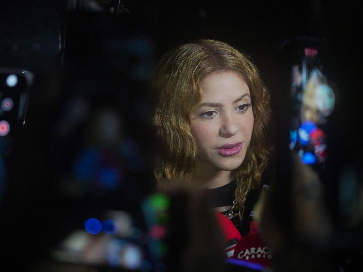 Shakira vuelve a cantar en Colombia, esta vez con sus hijos