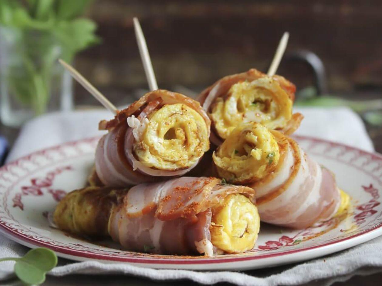 Rollos de huevo y tocino