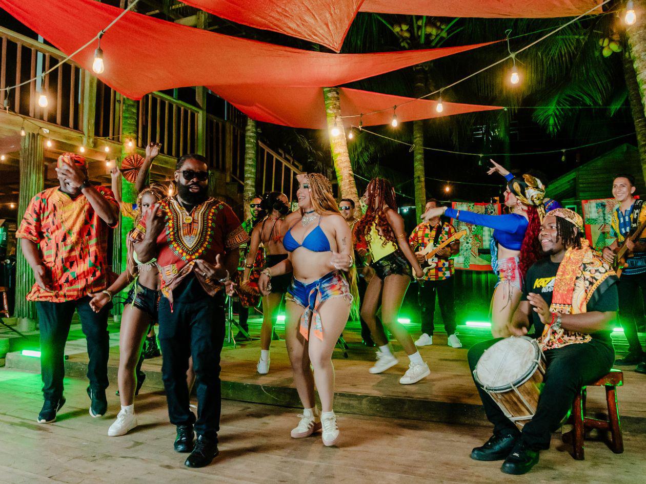 Kazzabe, Las Catrachas y Lachi TRM estrenan “Caliente”, un tema para el verano