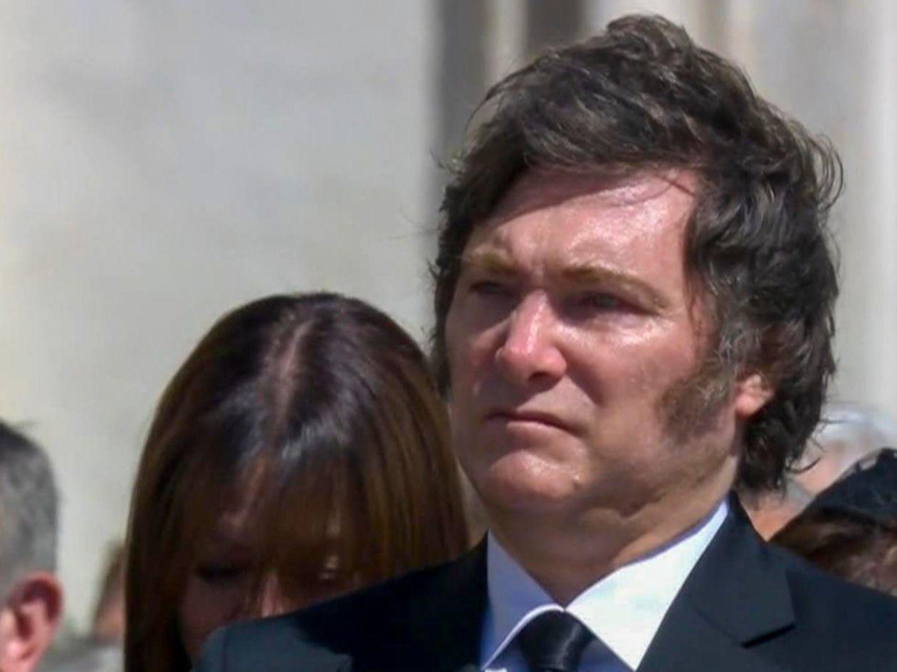 Milei llama cerdos a periodistas que dijeron que llegó tarde a la despedida del papa